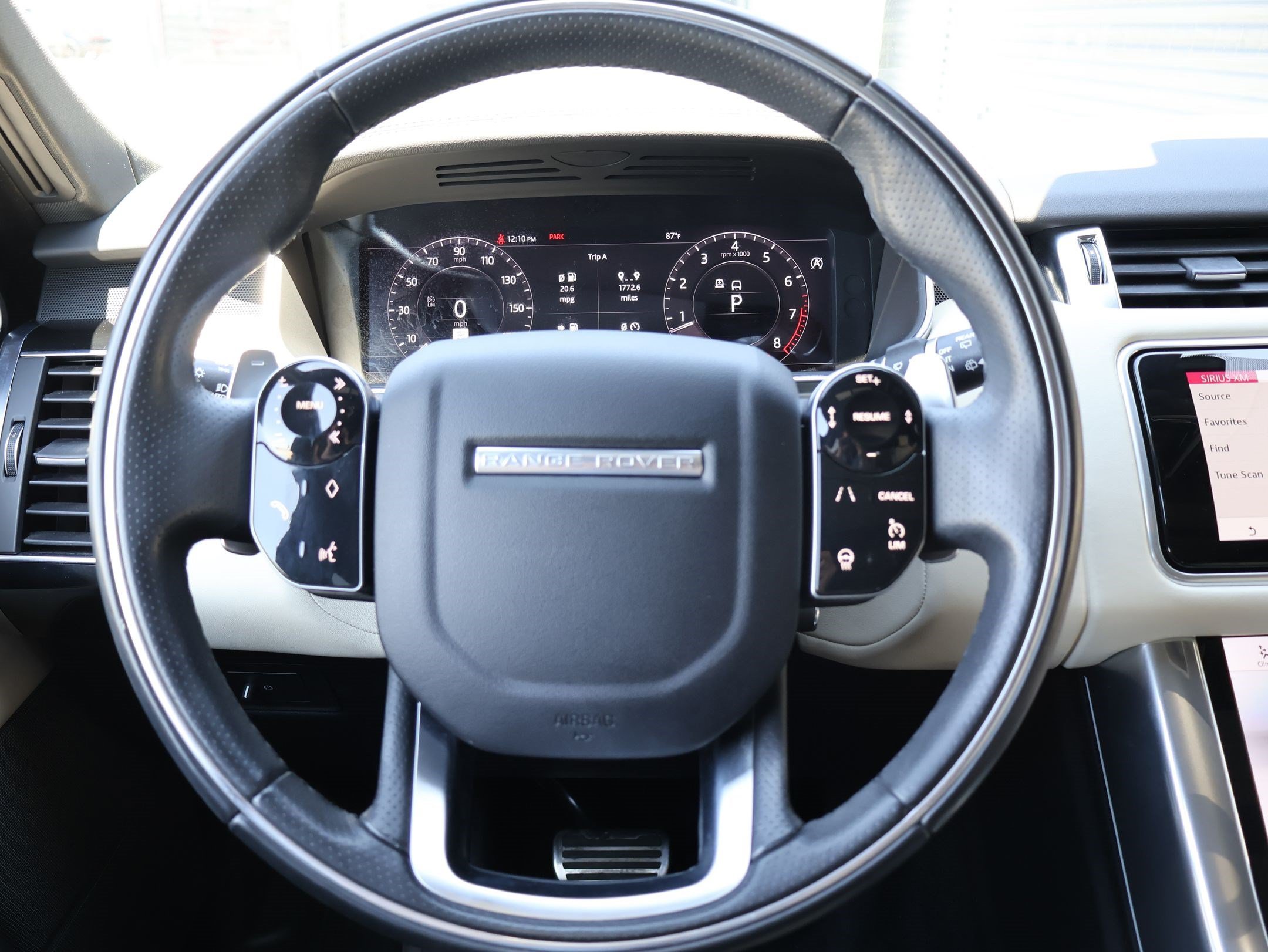 Used 2020 White Land Rover HSE Dynamic image 12