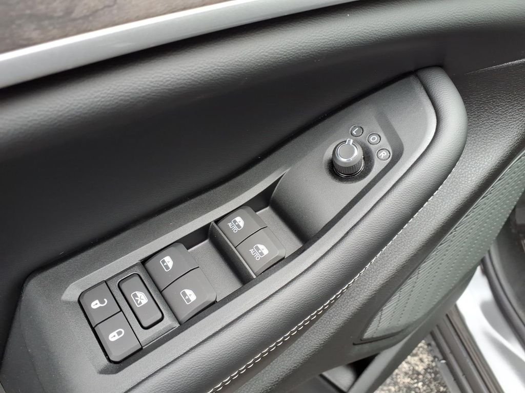 New 2026 Baltic Gray Metallic Clear-Coat Exterior Paint Jeep Altitude image 7