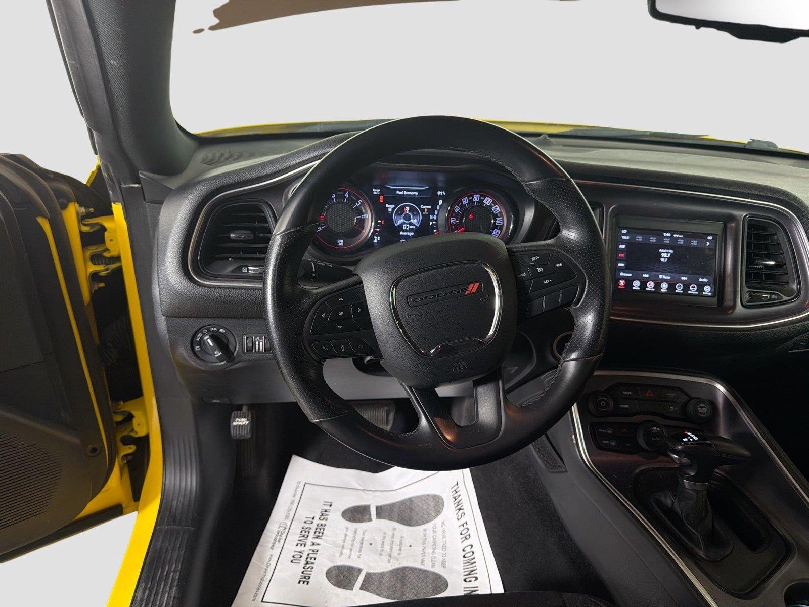 Used 2018 Pitch Black Clearcoat Dodge SXT image 21