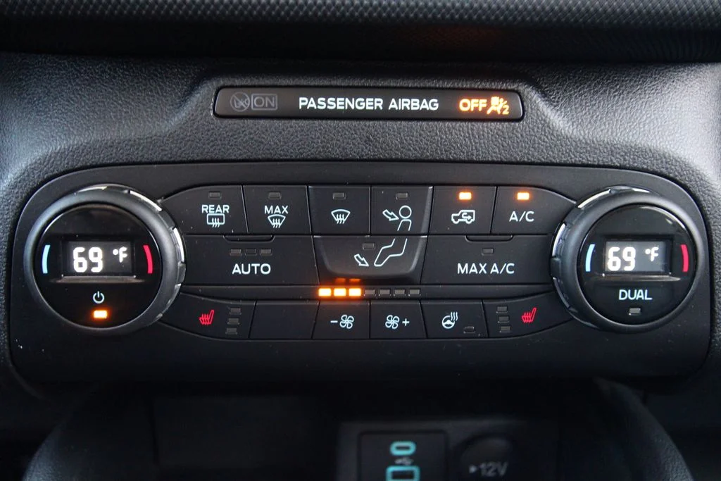 Used 2021  Ford Outer Banks image 29