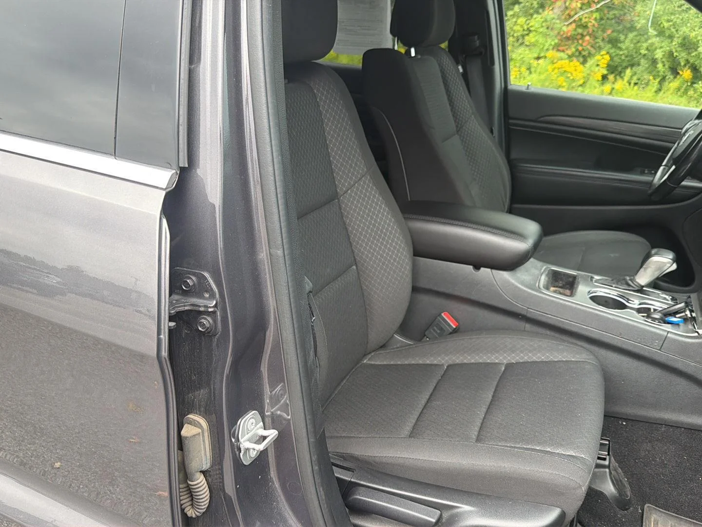 Used 2021 Granite Crystal Metallic Clearcoat Jeep Laredo E image 18