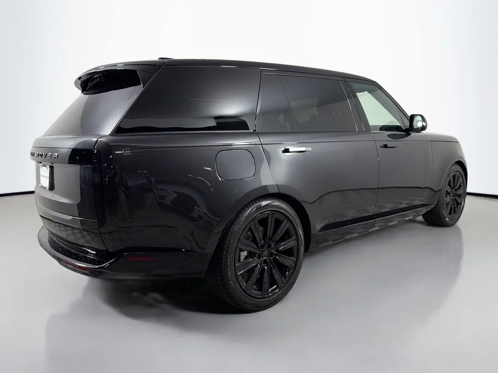 New 2026 Carpathian Grey Land Rover SE 7 Seats image 5