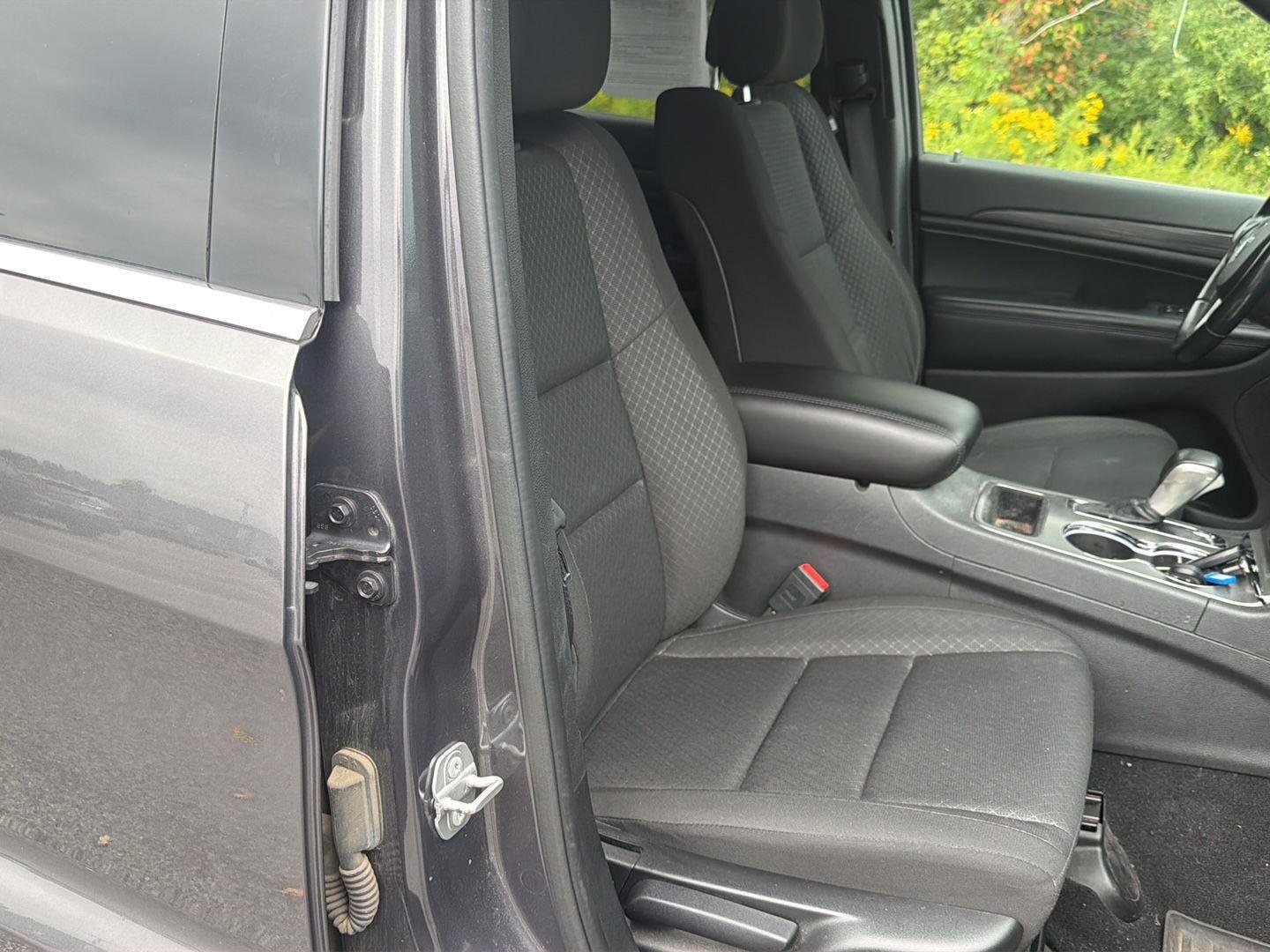 Used 2021 Granite Crystal Metallic Clearcoat Jeep Laredo E image 18