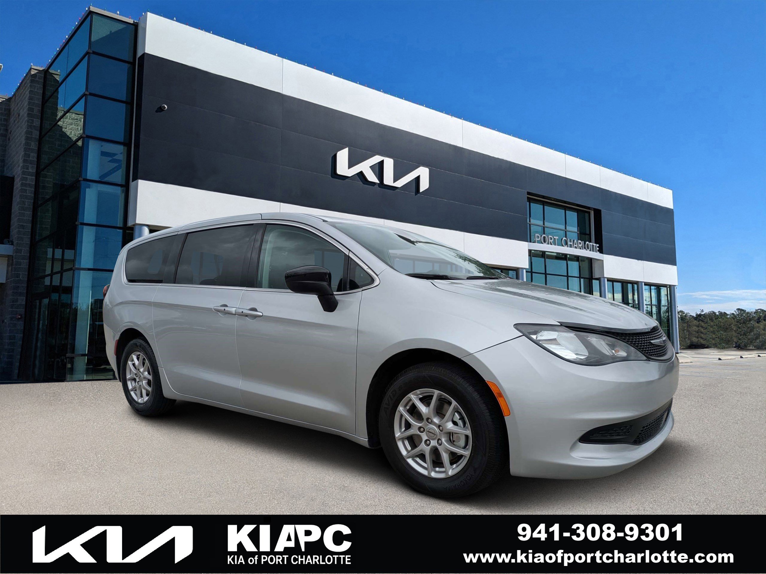 2024 Chrysler Voyager LX's photo