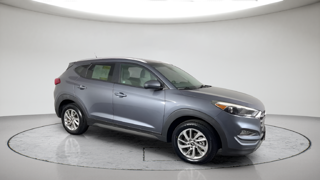 Used 2016 Grey Hyundai SE image 4