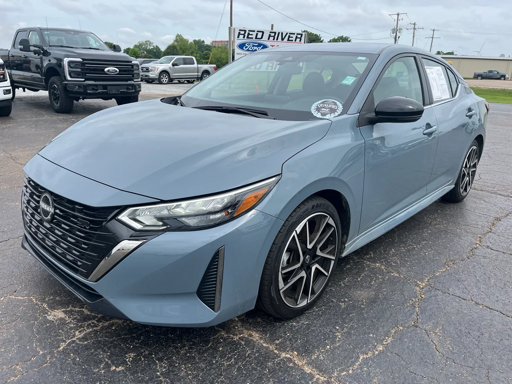 2025 Nissan Sentra SR CVT's photo