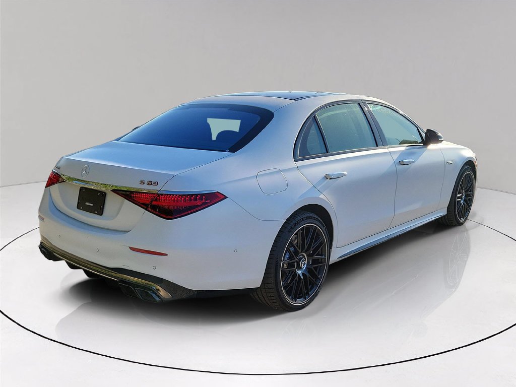 New 2026 MANUFAKTUR Moonlight White Magno Mercedes-Benz AMG® S 63 E 4MATIC® Sedan image 6