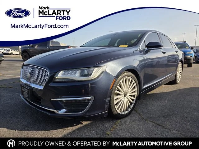 Used 2017 Black Lincoln Reserve image 1