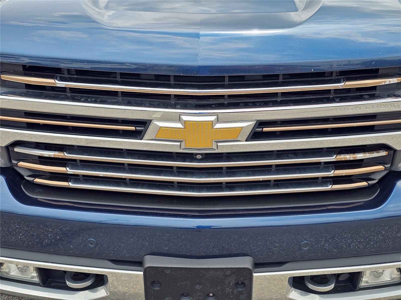 Used 2021 Northsky Blue Metallic Chevrolet High Country image 3
