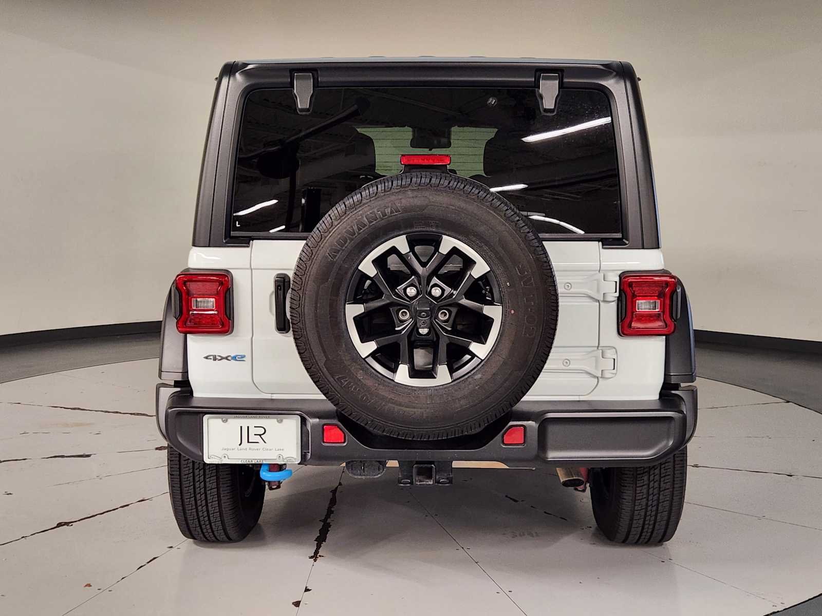 Used 2024 Bright White Clearcoat Jeep Rubicon image 10