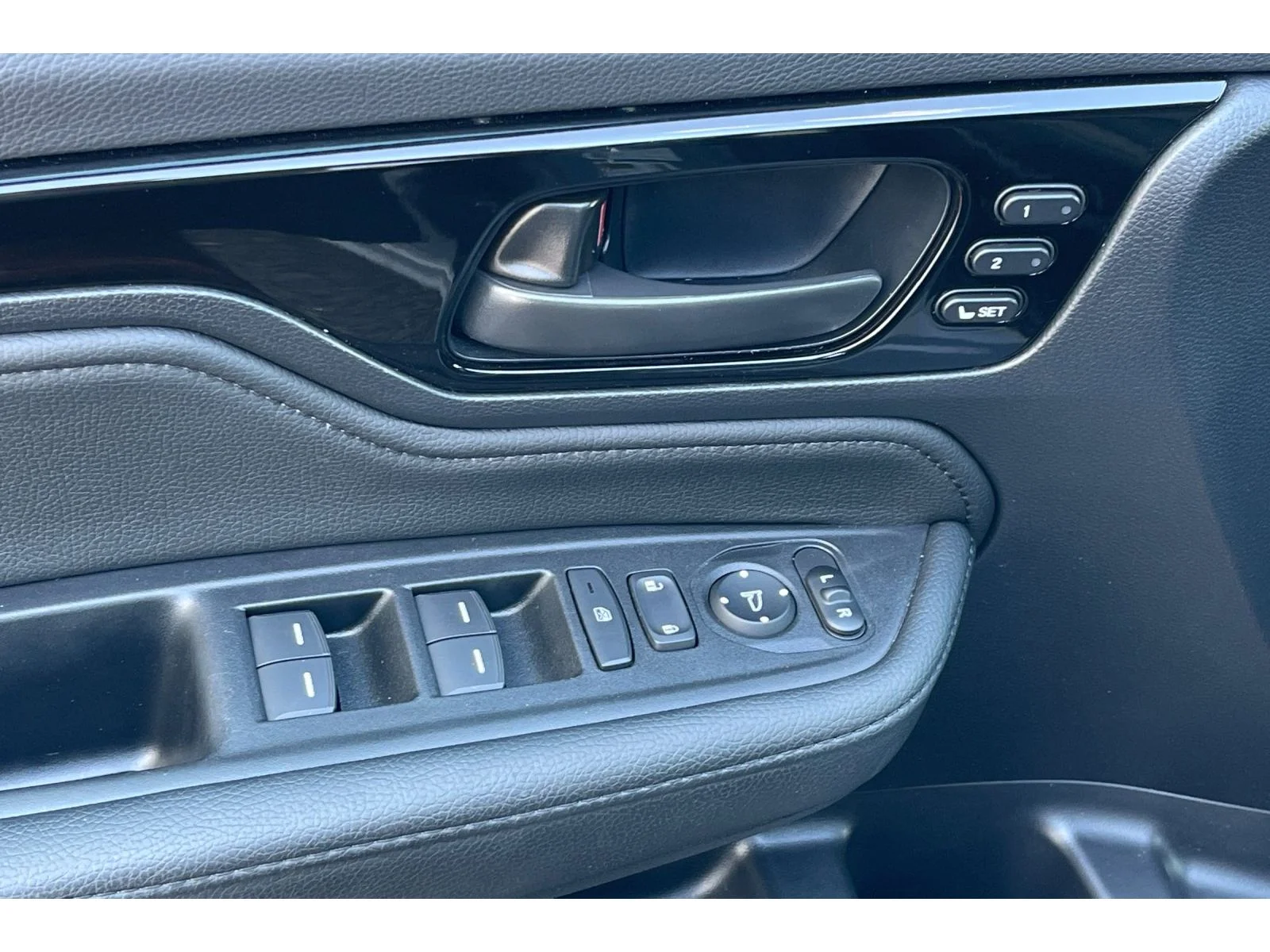 Used 2025 SONIC GRAY PEARL Honda Touring image 12