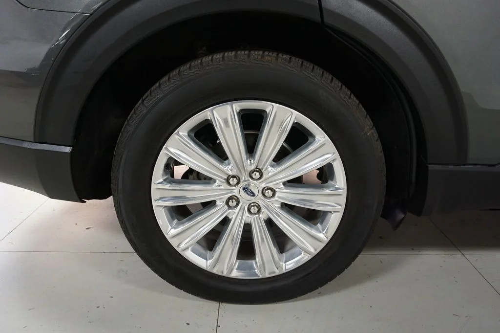 Used 2020 Magnetic Ford Limited image 51