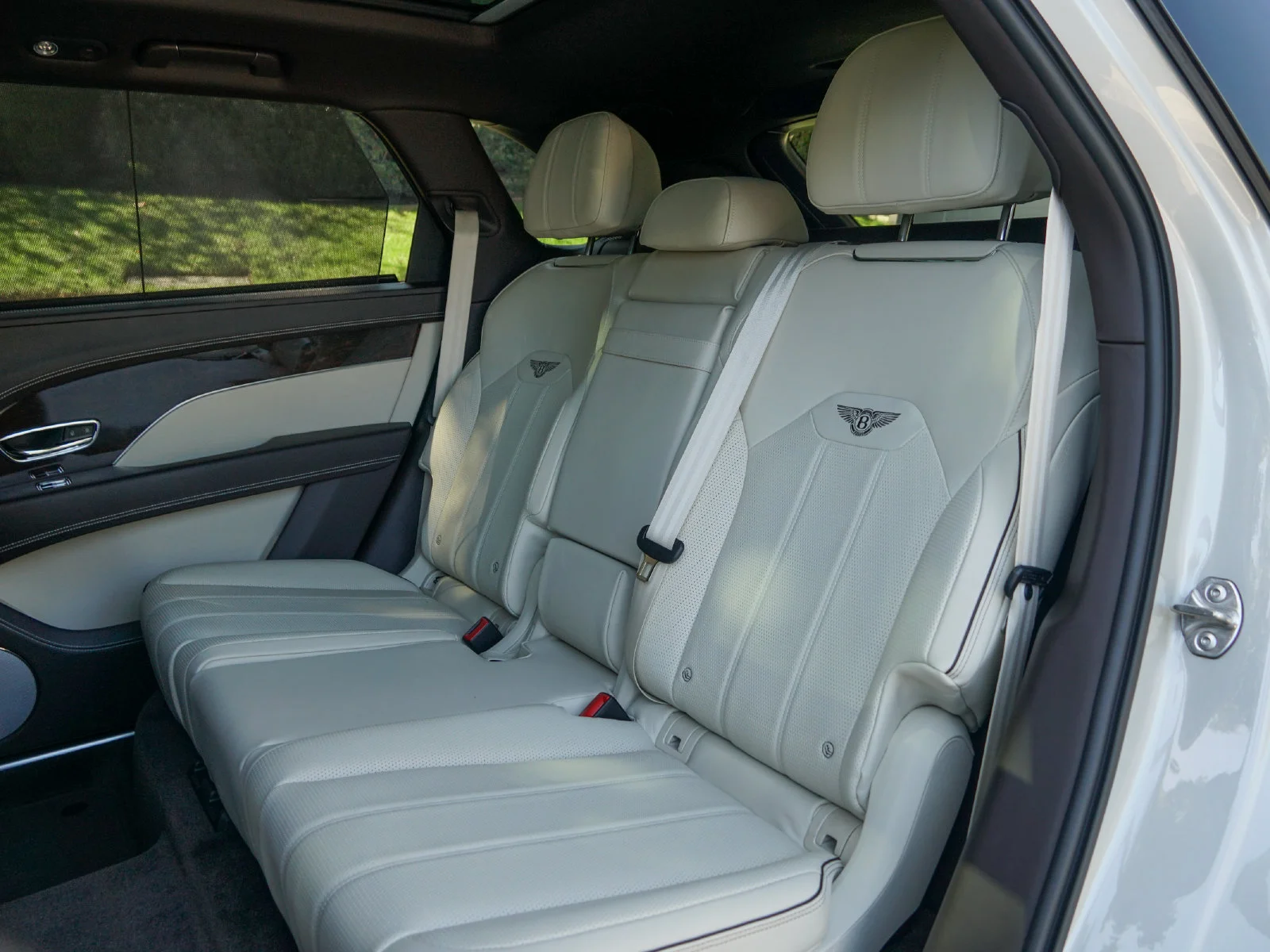 Certified Used 2023 White Sand by Mulliner Bentley  image 19
