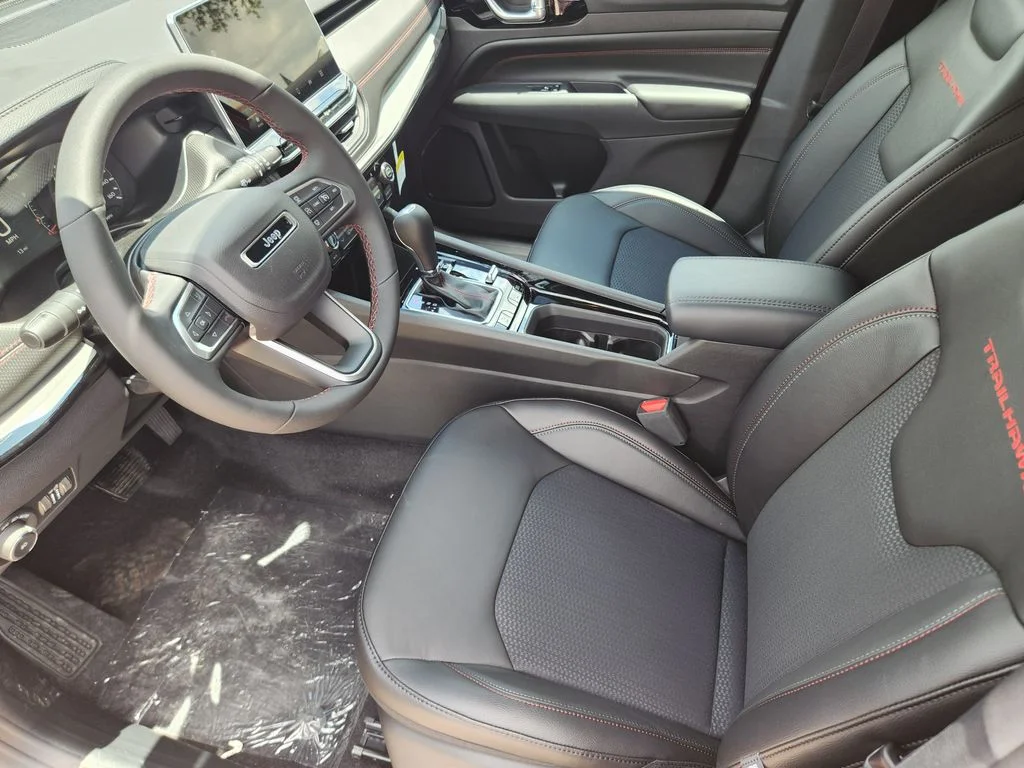 New 2026 Red Hot Pearl-Coat Exterior Paint Jeep Trailhawk image 10