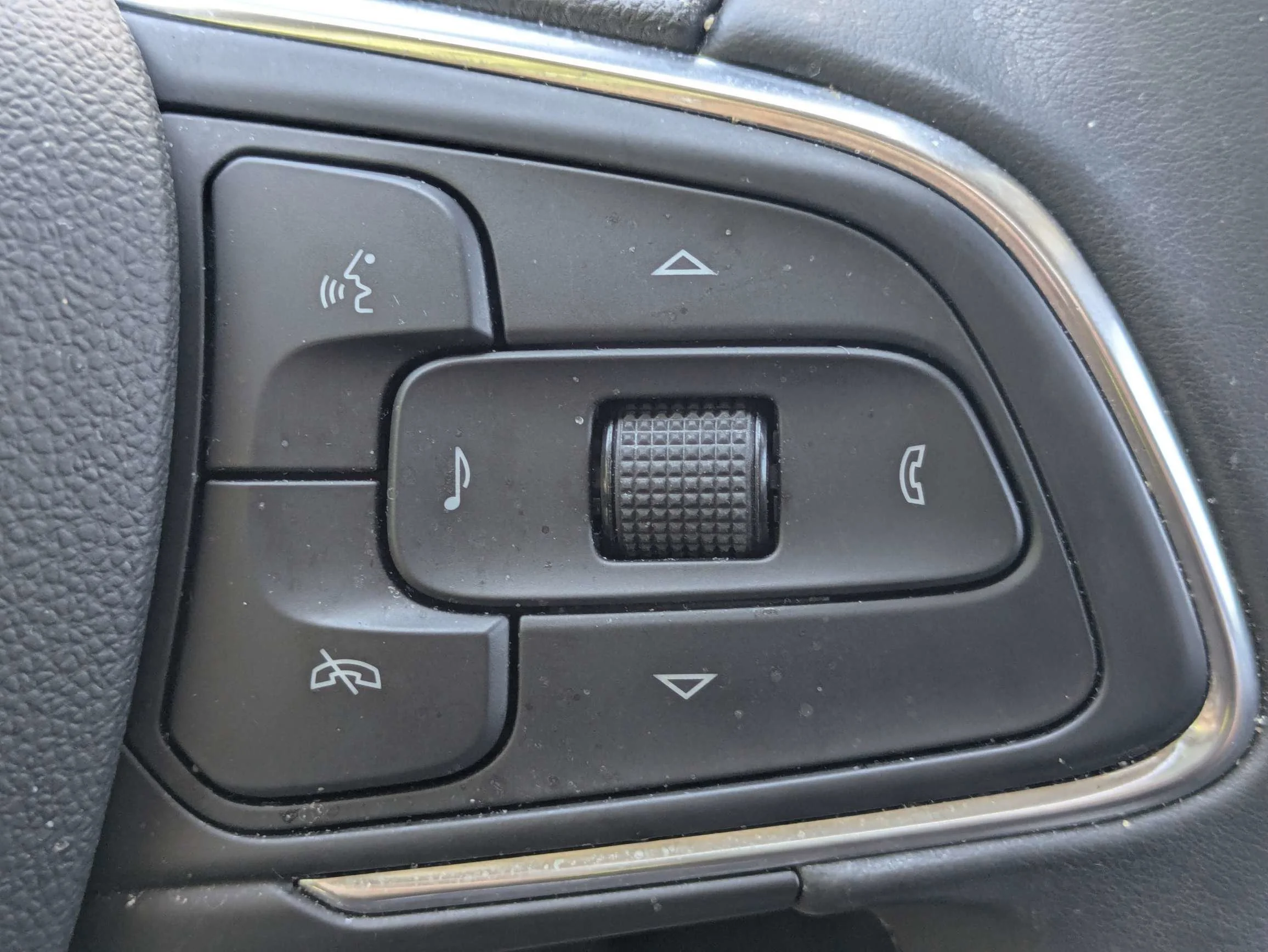 Used 2025 Summit White Buick Sport Touring image 28