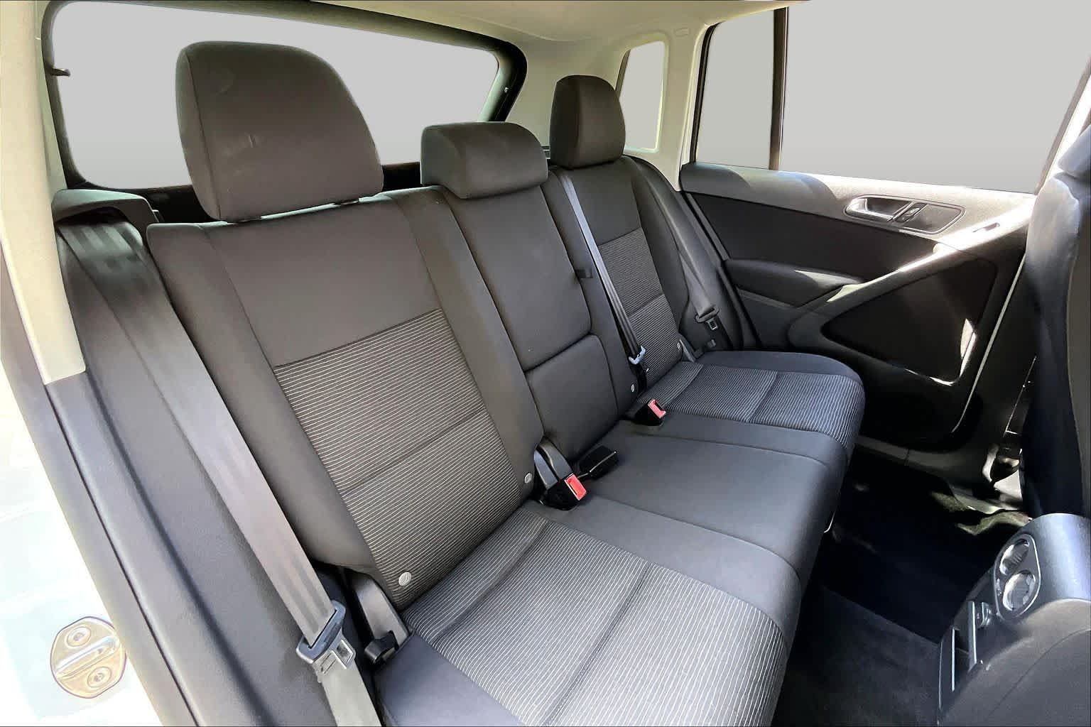 Used 2018 Pure White Volkswagen  image 18