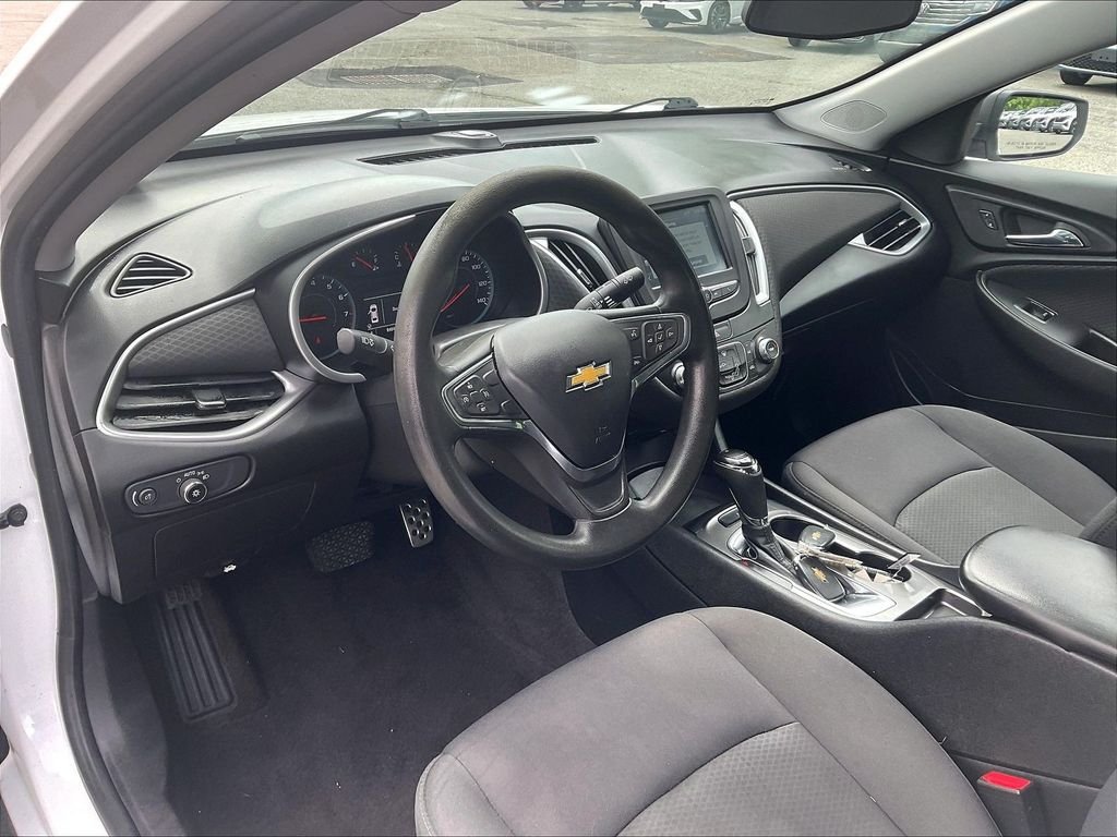 Used 2017 White Chevrolet LS image 8
