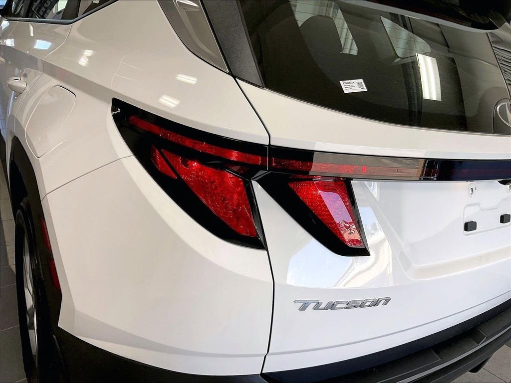Used 2023 White Hyundai SE image 33