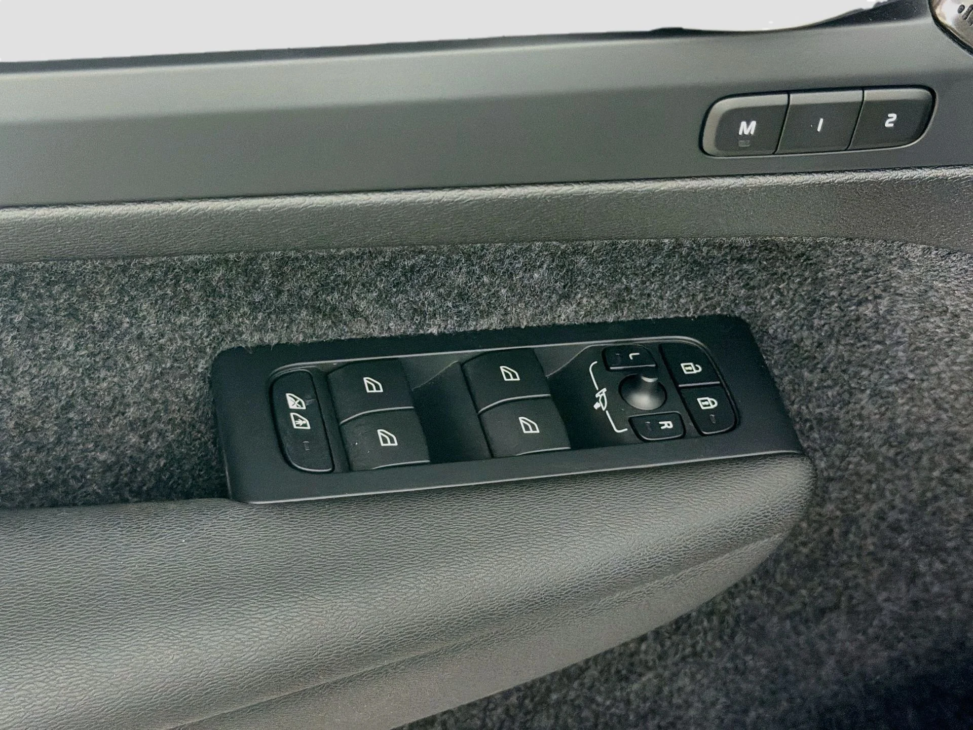 Certified Used 2023 Silver Dawn Volvo Ultimate image 18