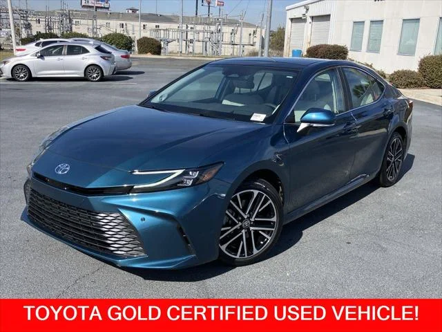 2026 Toyota Camry XLE Hybrid's photo