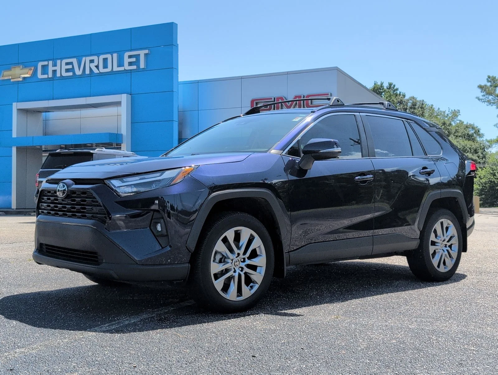 Used 2024  Toyota XLE Premium image 1