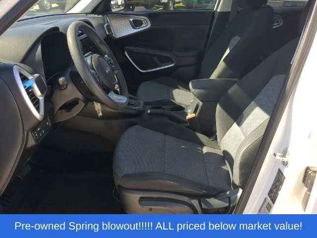 Used 2022 White Kia LX image 23