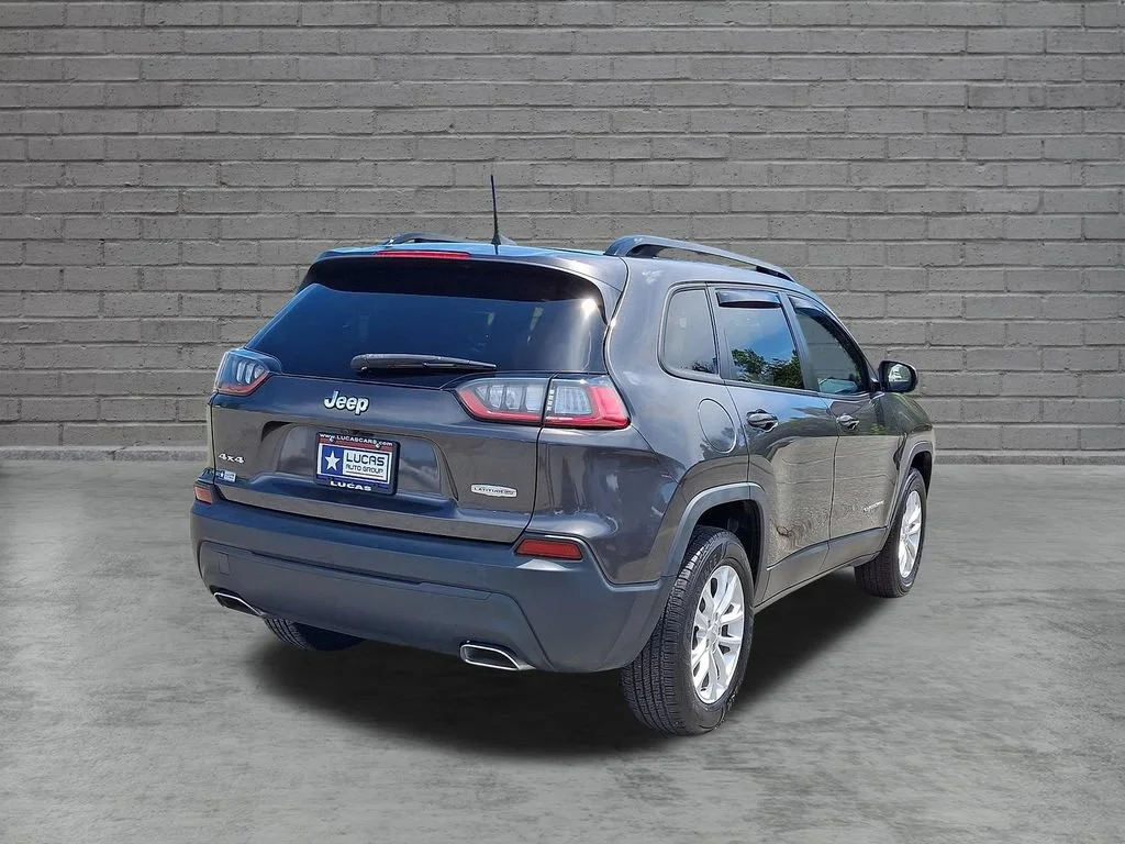 Used 2022 Granite Crystal Metallic Clearcoat Jeep Latitude Lux image 11