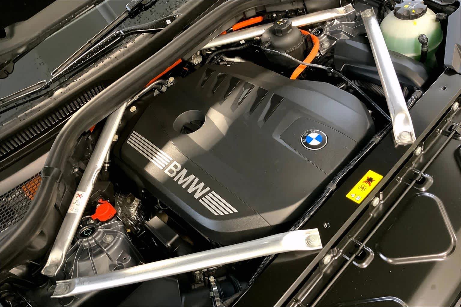 New 2026 Skyscraper Grey Metallic BMW xDrive50e image 17