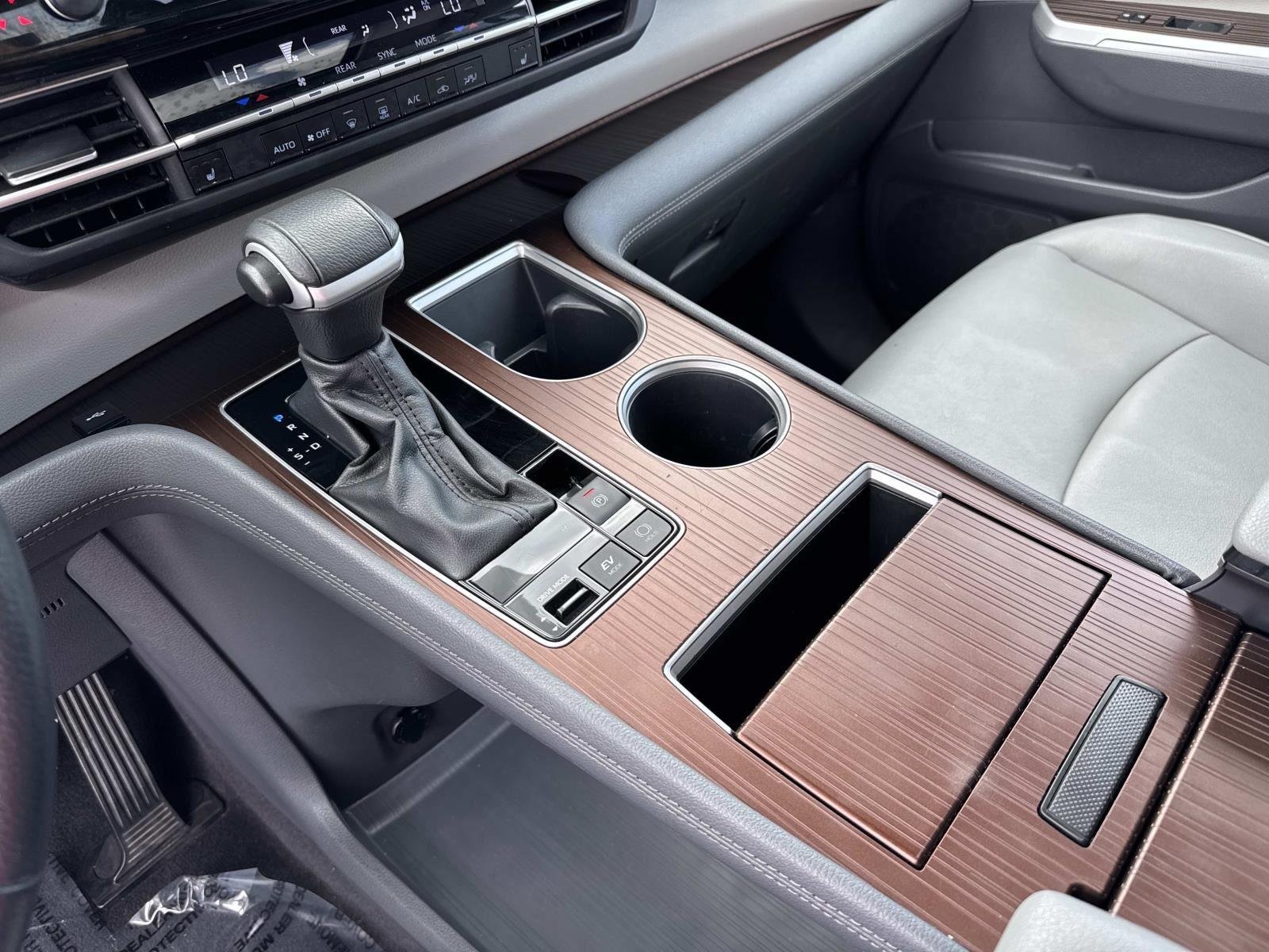 2024 Toyota Sienna XLE - Photo 25