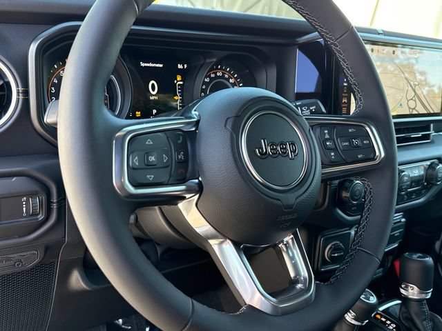 New 2026 Bright White Clear-Coat Exterior Paint Jeep Sahara image 14