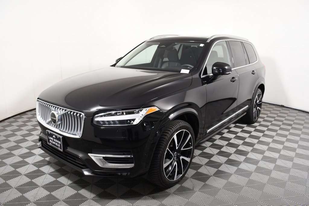 Used 2023 Onyx Black Metallic Volvo B6 Plus 7-Seater image 1