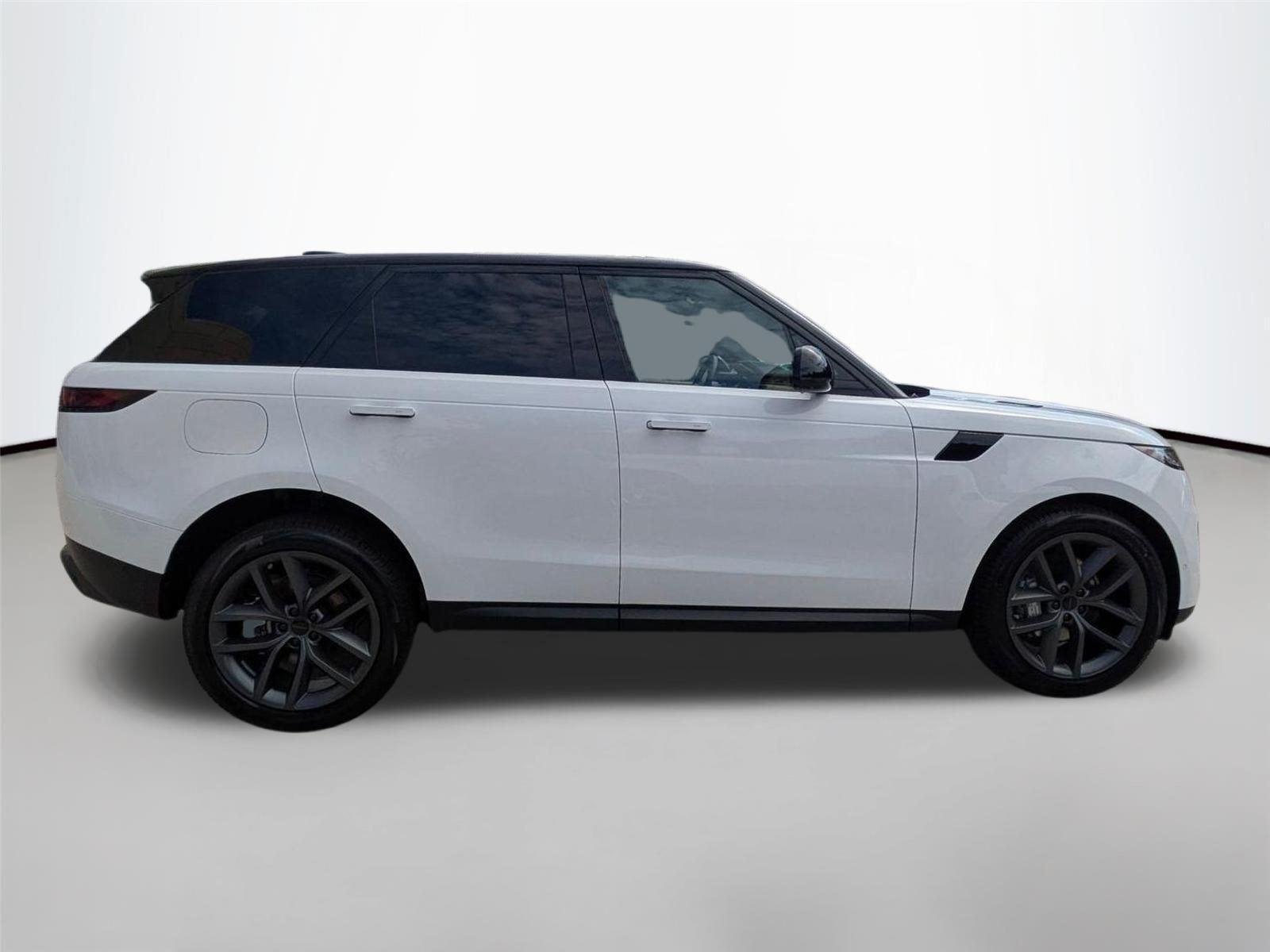 New 2026 Fuji White Land Rover SE image 4