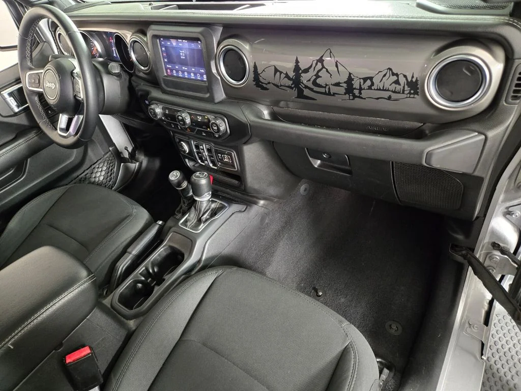 Used 2021 Silver Jeep Unlimited Sahara image 23