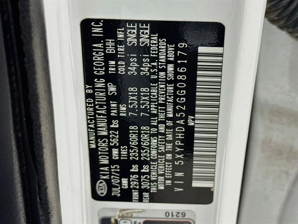 Used 2016 White Kia EX image 39