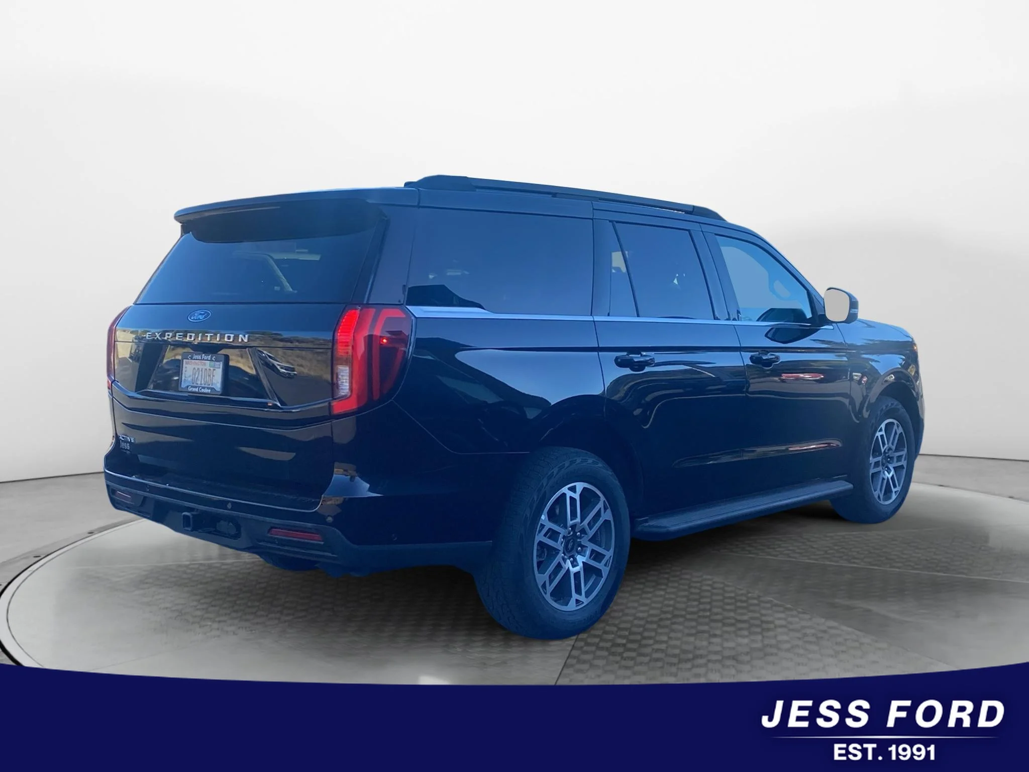Used 2025 Agate Black Metallic Ford Active image 5