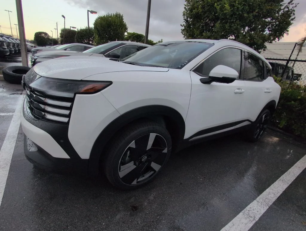 New 2025 Aspen White TriCoat Nissan SR image 4