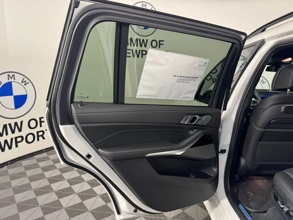 New 2027 Mineral White Metallic BMW xDrive40i image 18