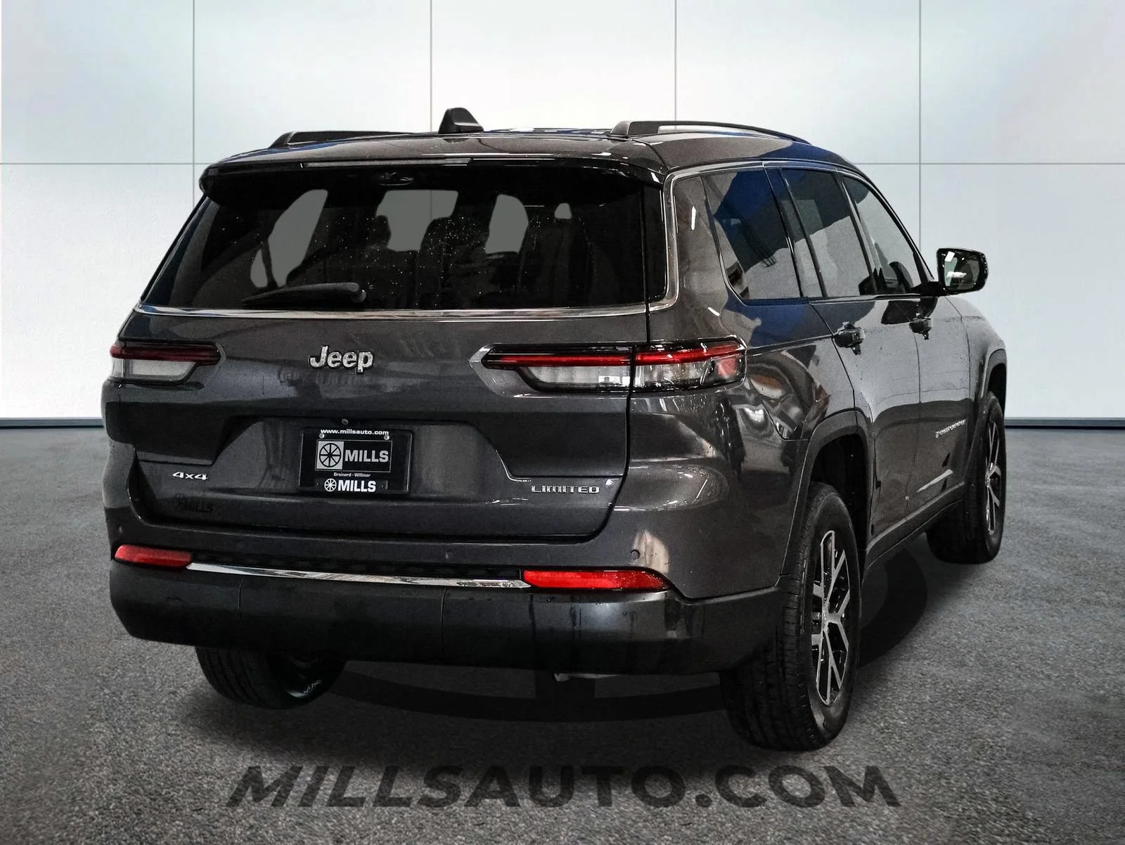 Used 2023 Gray Jeep Limited 4x4 image 8