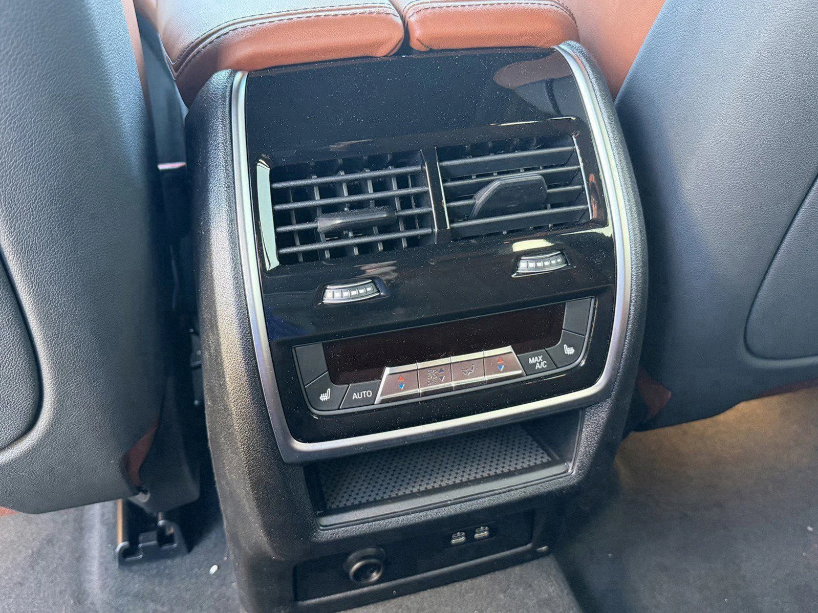 2026 BMW 3 Series 330i - Photo 18