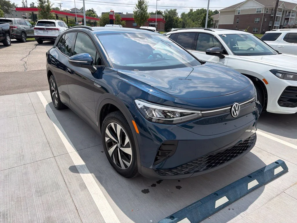 Used 2023 Blue Volkswagen Pro image 4