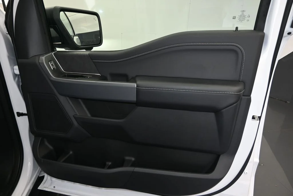 New 2026 Oxford White Ford XLT image 14