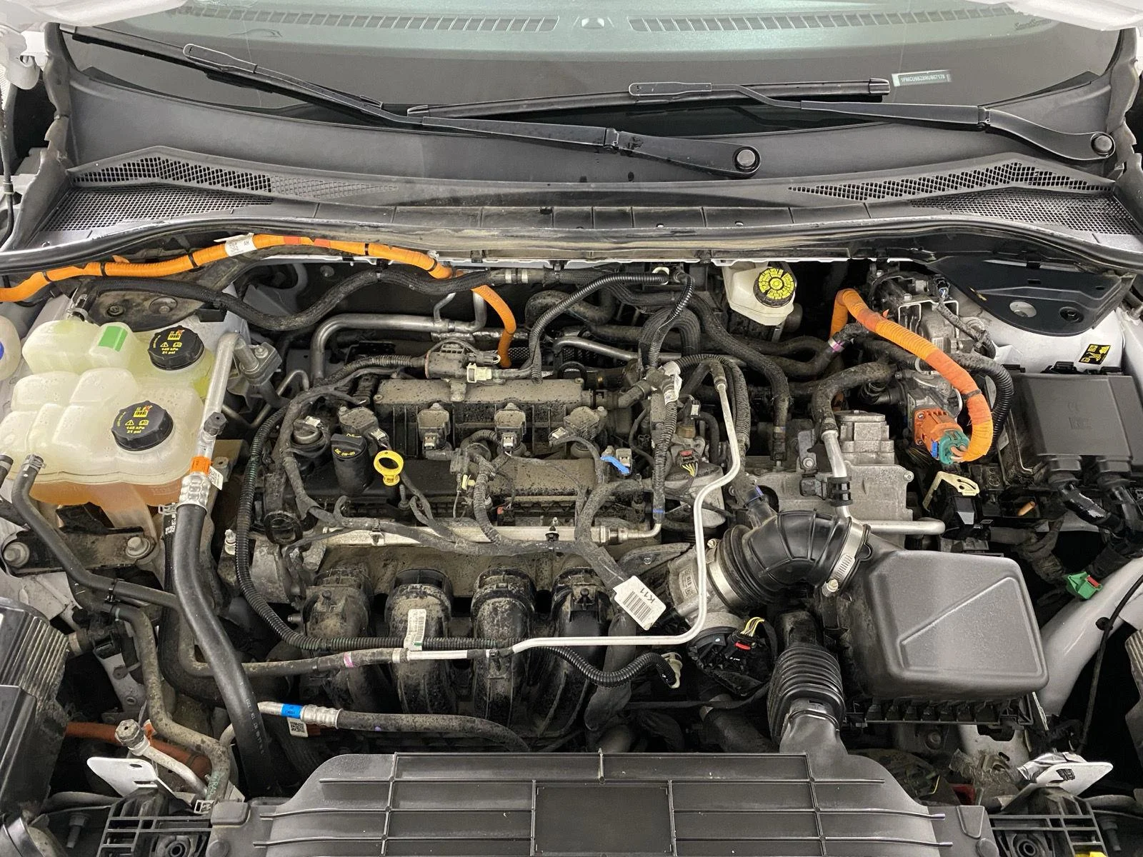 Used 2022 Oxford White Ford SE Hybrid image 30