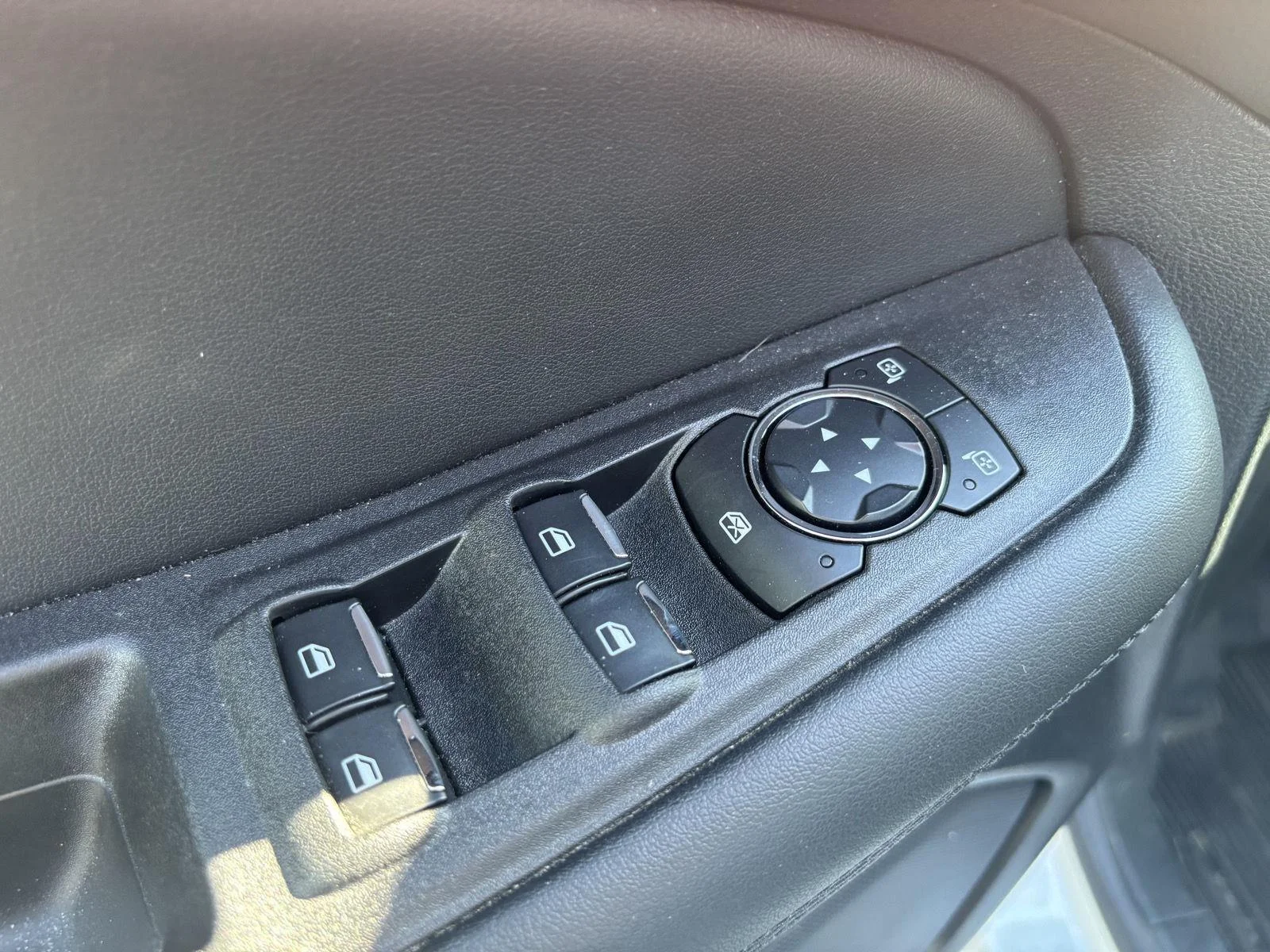 Used 2020 Oxford White Ford SEL image 8