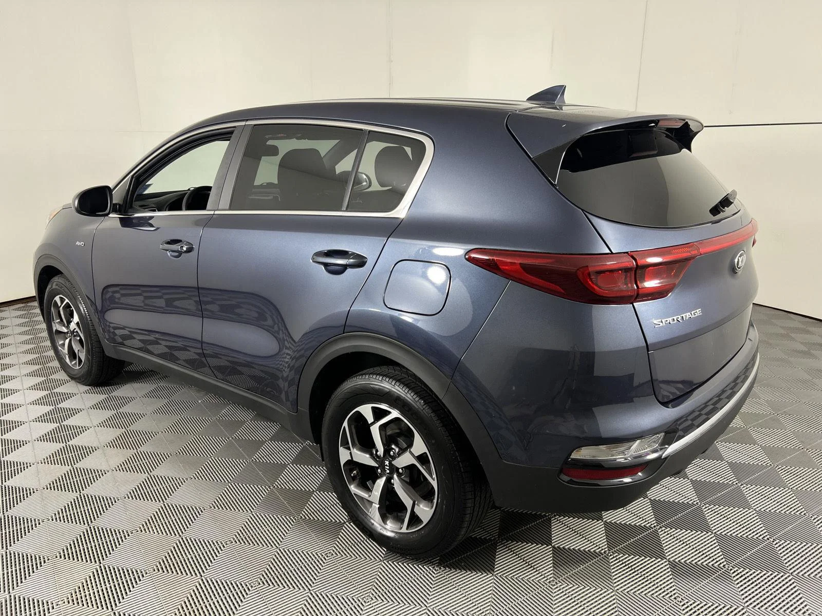 Used 2022 Pacific Blue Kia LX image 8