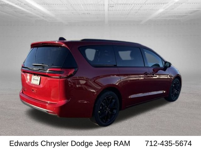 New 2026 Red Hot Pearl-Coat Exterior Paint Chrysler Select image 10