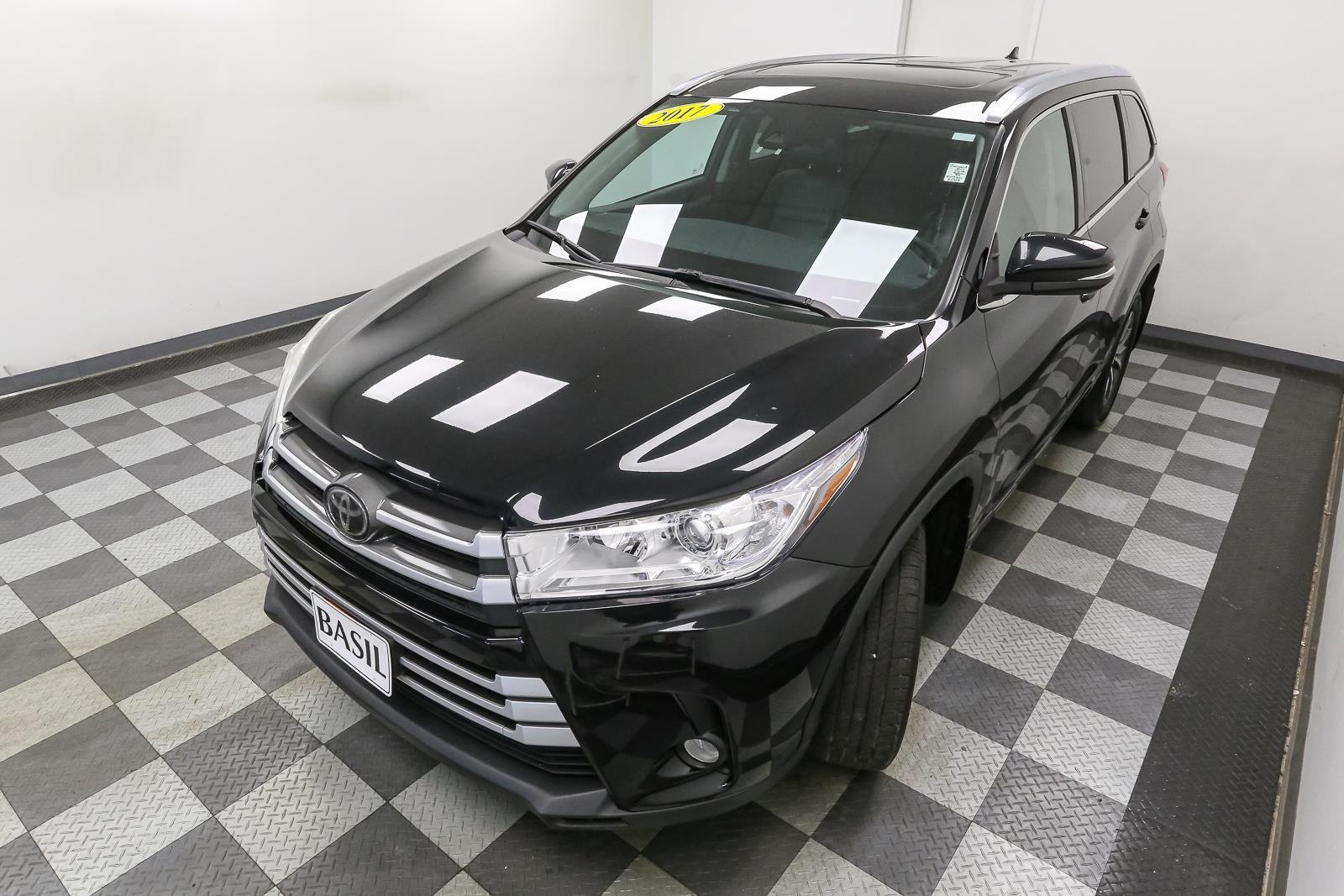 Used 2017 Midnight Black Metallic TOYOTA  image 6