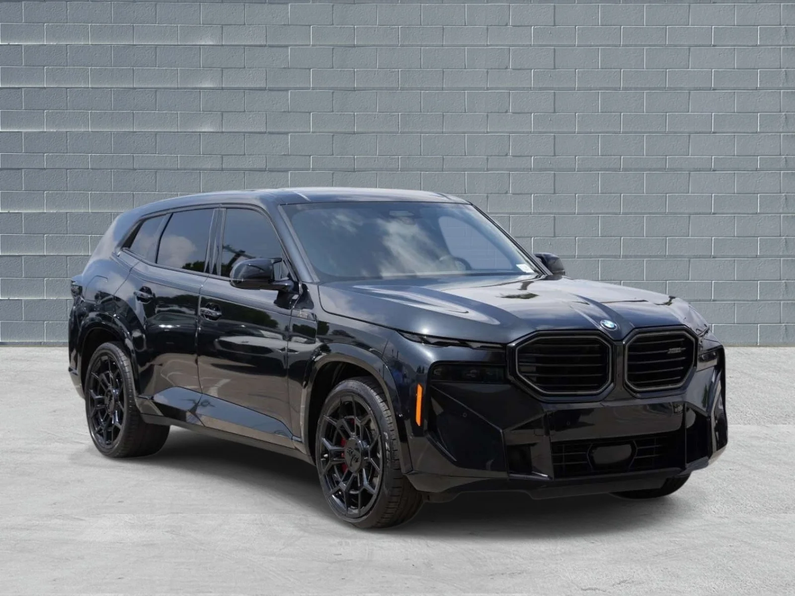 2023 BMW XM -'s photo