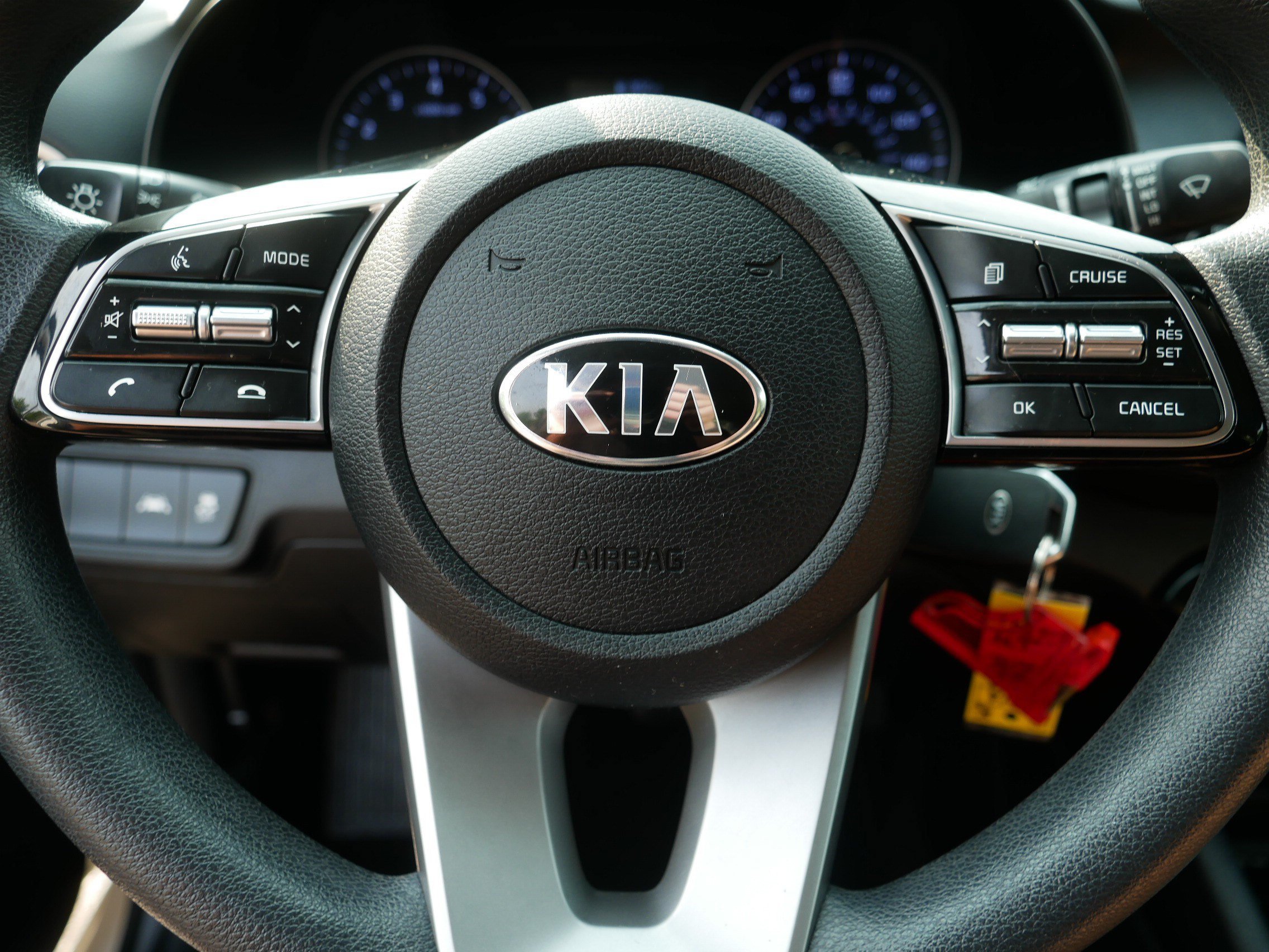 Used 2019 Clear White Kia LXS image 25
