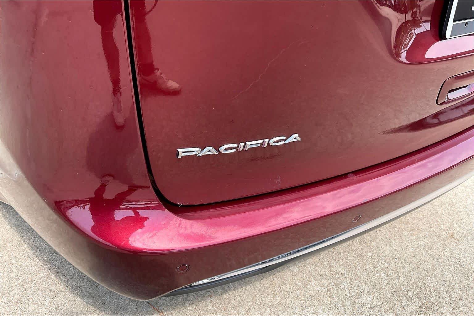 Used 2022 Velvet Red Pearlcoat Chrysler Touring L image 10