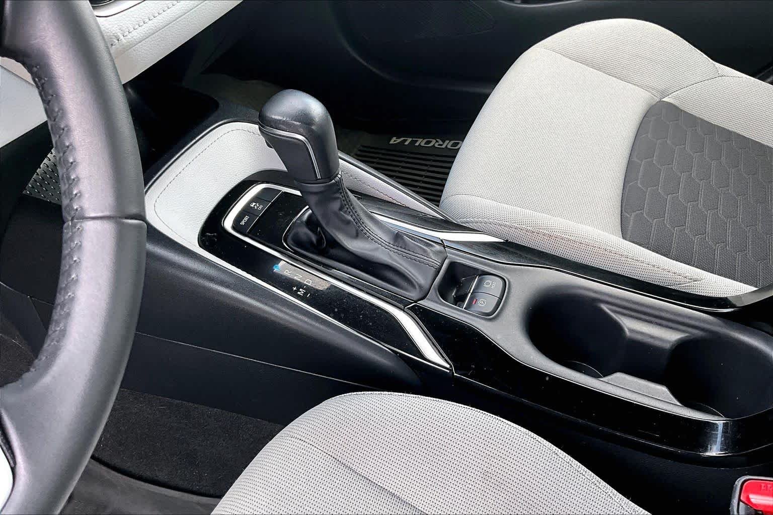 Used 2022 Classic Silver Metallic Toyota SE image 17